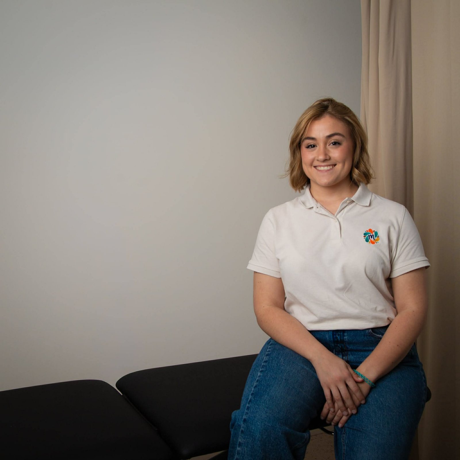 Léa Strasser kinésithérapeute spécialisée dans la réflexologie plantaire et le bien-être